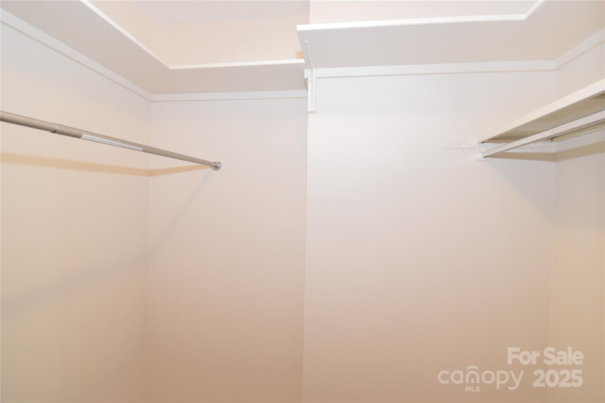 Colonial Manor - Residential