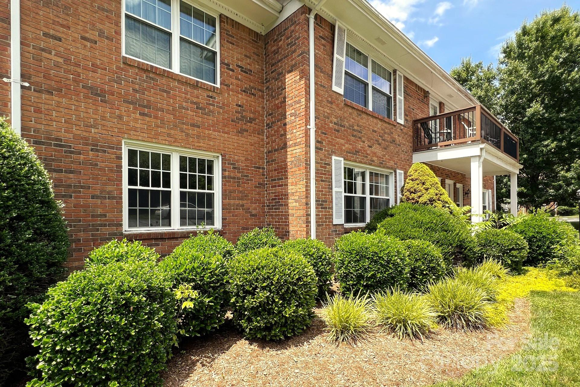 Colonial Manor - Residential