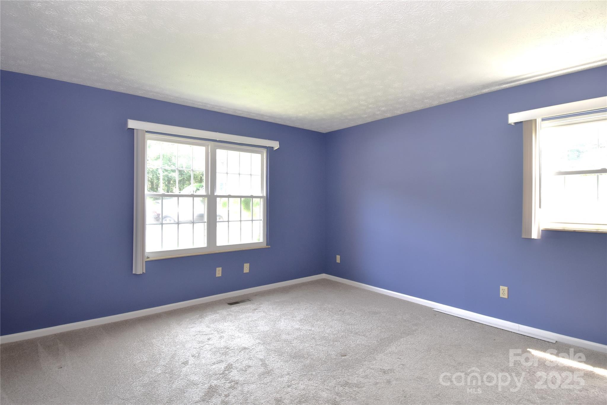 Colonial Manor - Residential