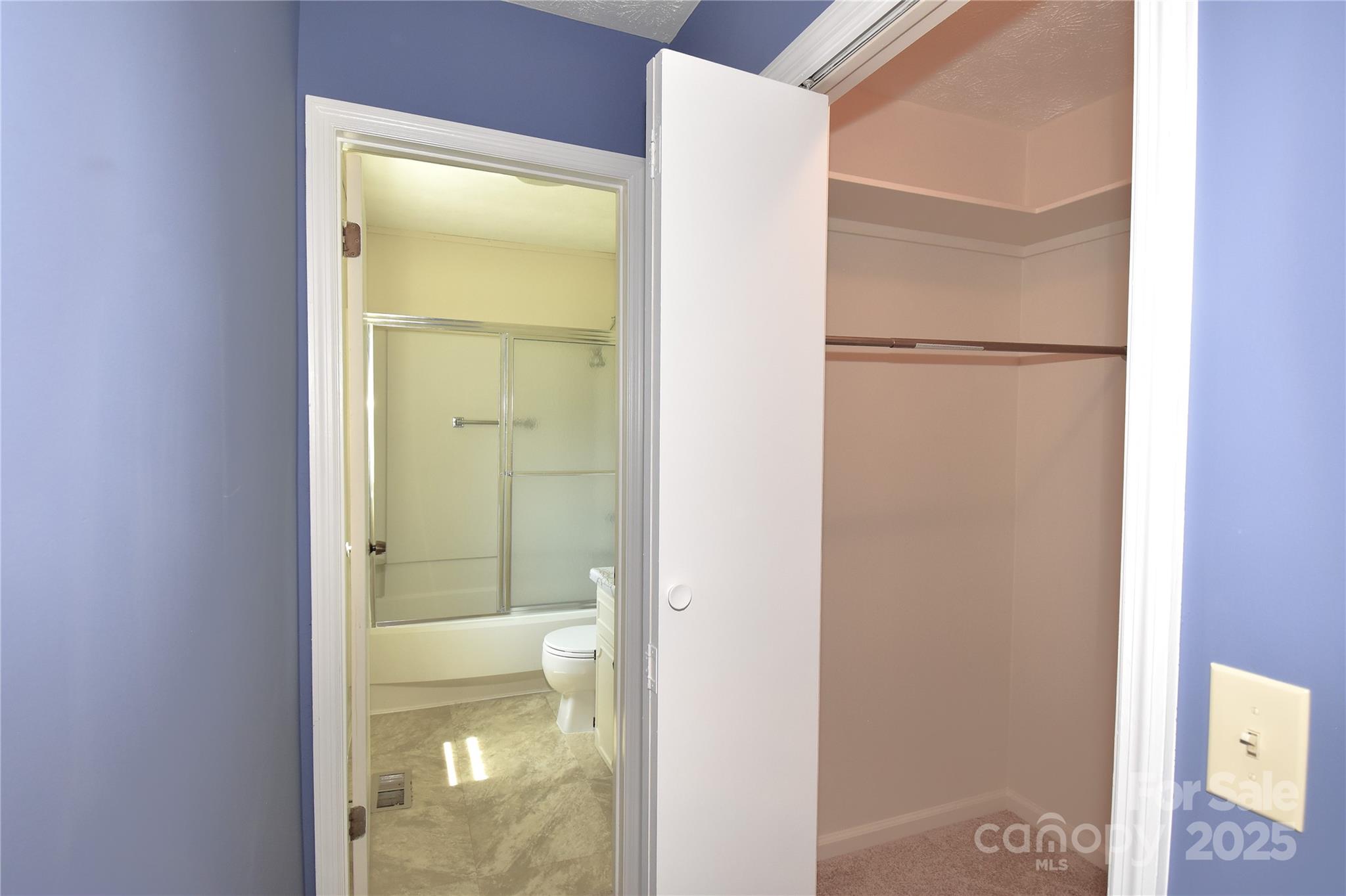 Colonial Manor - Residential