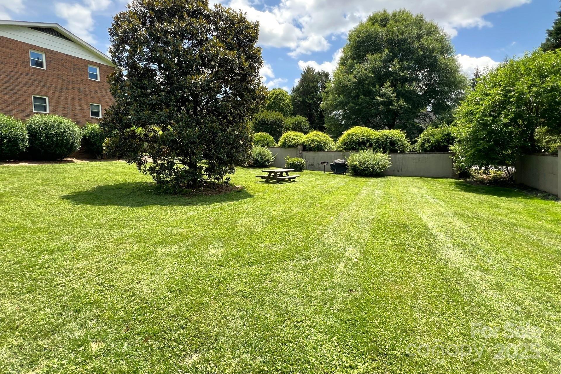 Colonial Manor - Residential