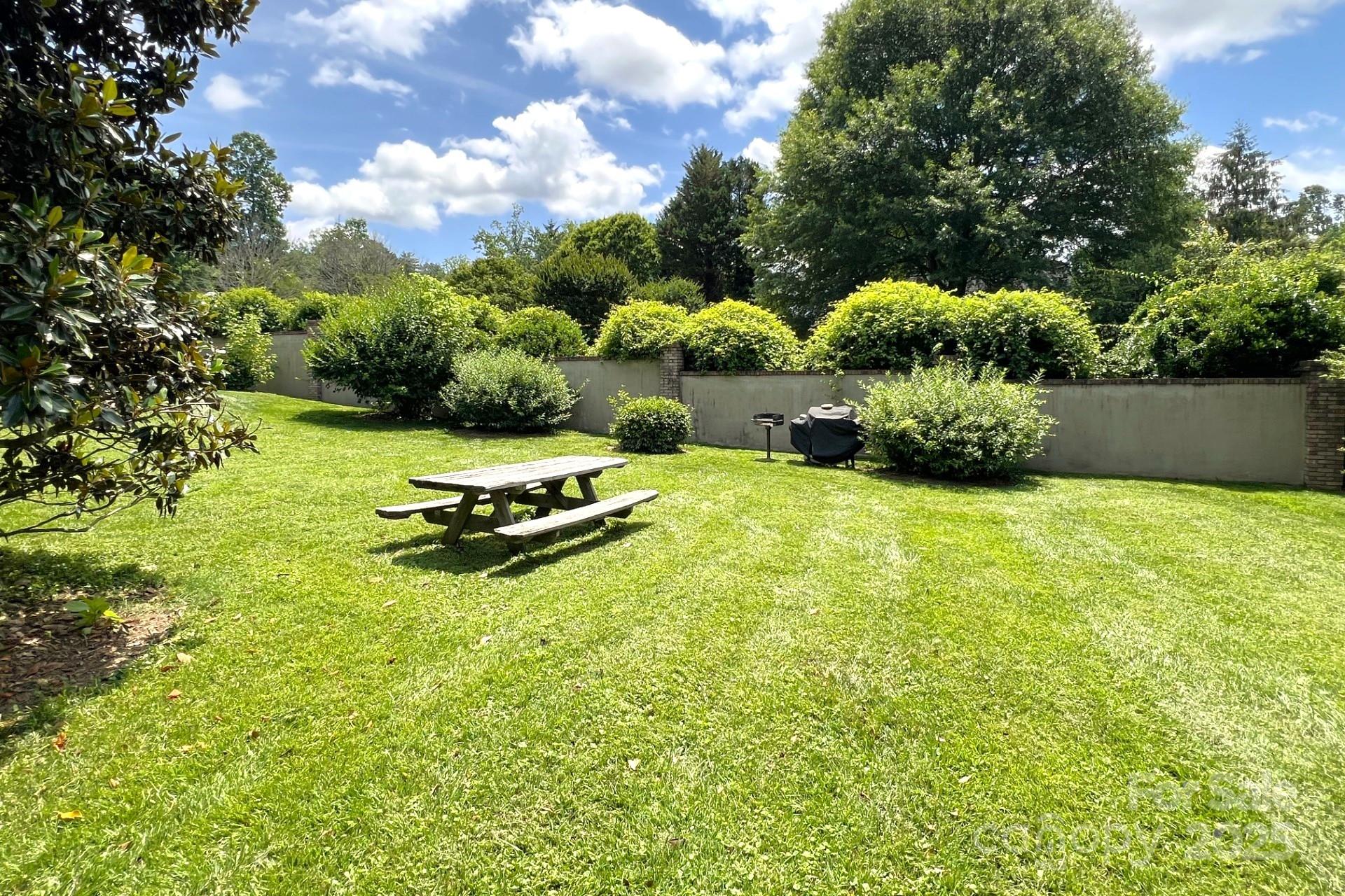 Colonial Manor - Residential