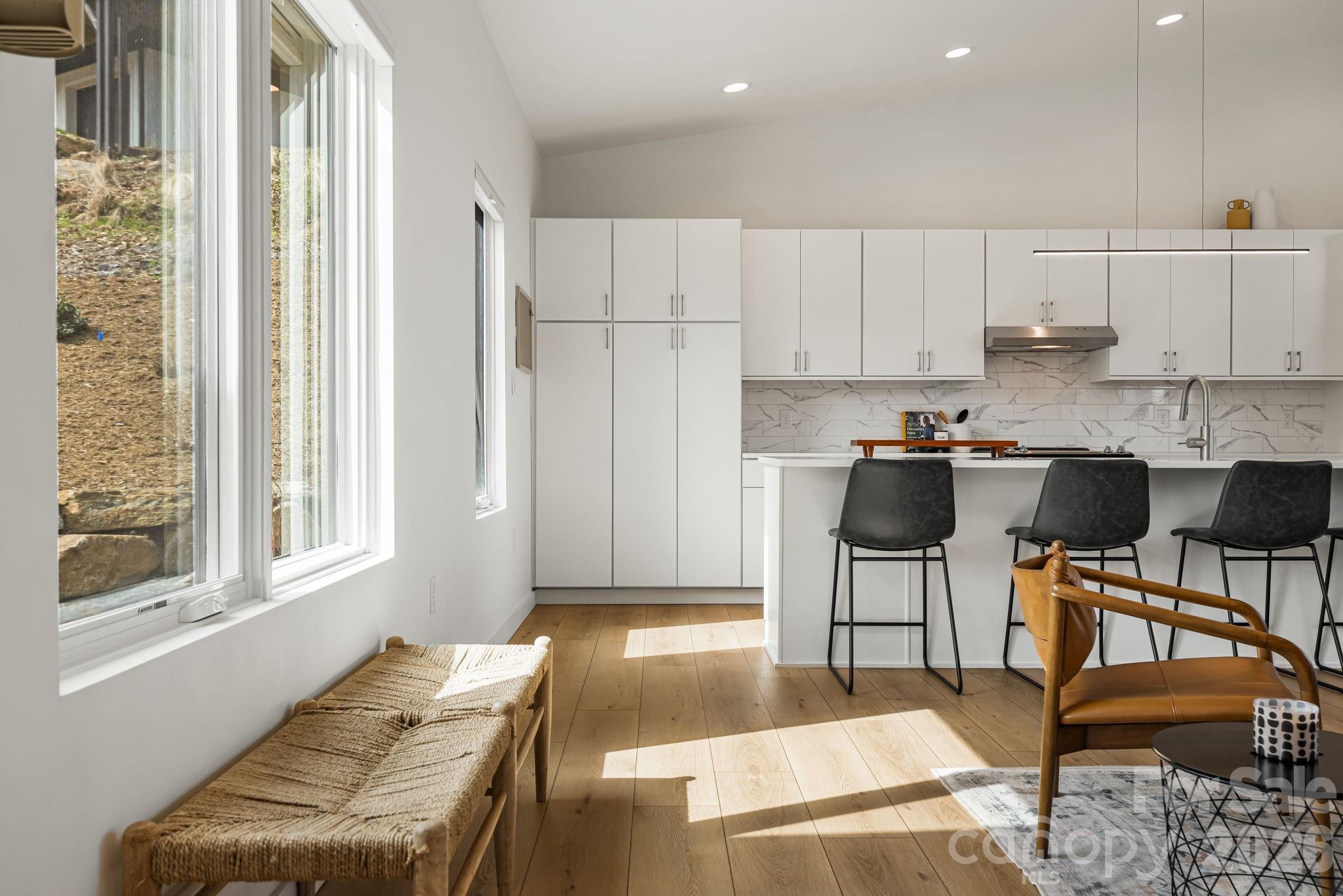 306 Broad Vista Lane