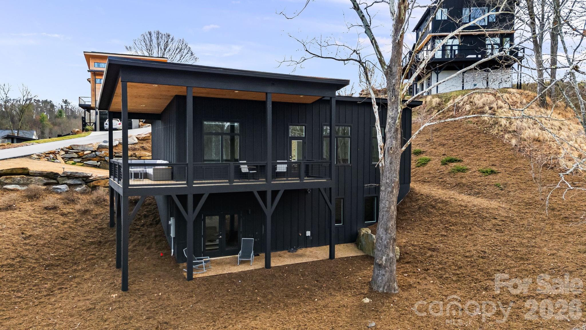 306 Broad Vista Lane