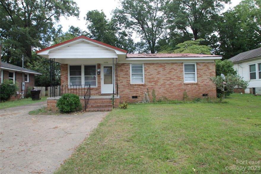 Brick House Located within Walking Distance to Winthrop University in Rock Hill, SC. 3 Bedrooms, 1 Bathroom, Living Room, Dining Area, Large Den. Kitchen with Range & Refrigerator. Large Backyard. Lease must end or be renewed by July 31, 2024.
No Smoking/No Vaping. Call Owner for All Pet Permission. By Appointment only. (Available June 10th, 2023)
