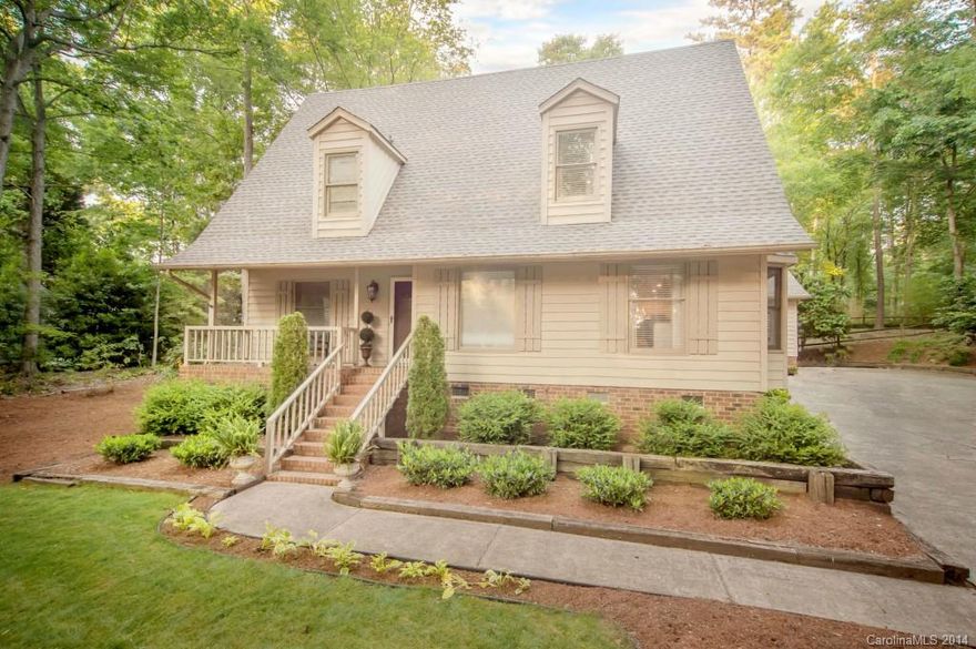 Recently updated River Hills home. Almost entire house remodeled in past few years. On-site finished hardwoods thru downstairs. New kitchen with granite, stainless, new cabinetry and more. All bathrooms updated including complete Master Bath renovation spring 2014. HVAC replaced 2014. Roof 2012. House situated at back of River Hills on private street. Seconds to South Point park/beach.