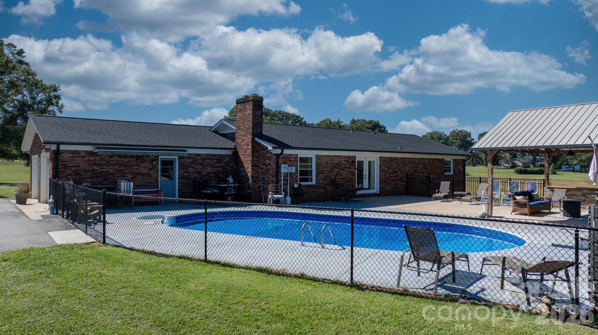 7546 Long Island Road