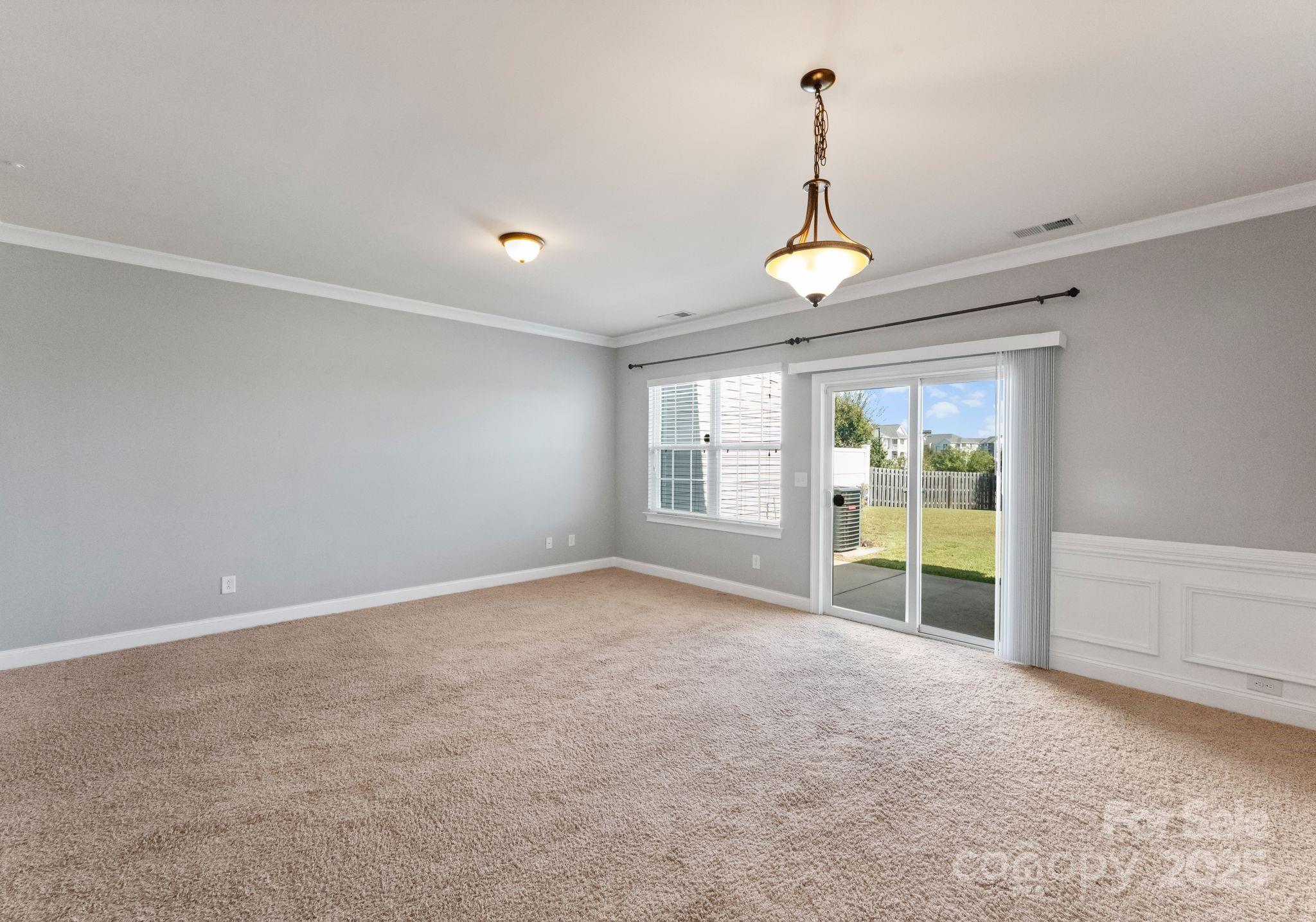 193 Halton Crossing Drive SW