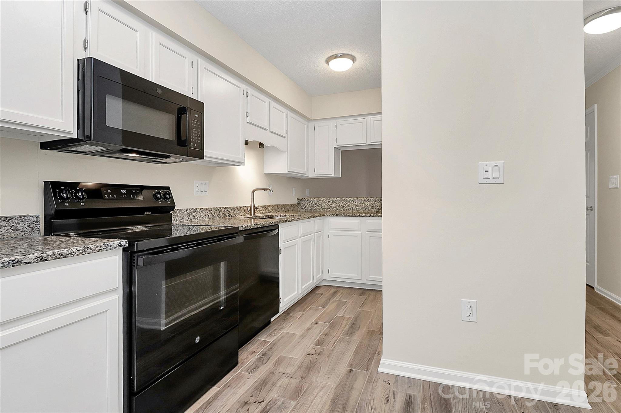 Manor Lake - Residential