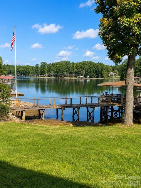 Photo of 178 Lakeland Road, Mooresville, NC 28117 (MLS # 4387277)