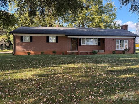 Photo of 601 1st Avenue Drive SE, Taylorsville, NC 28681 (MLS # 4310606)