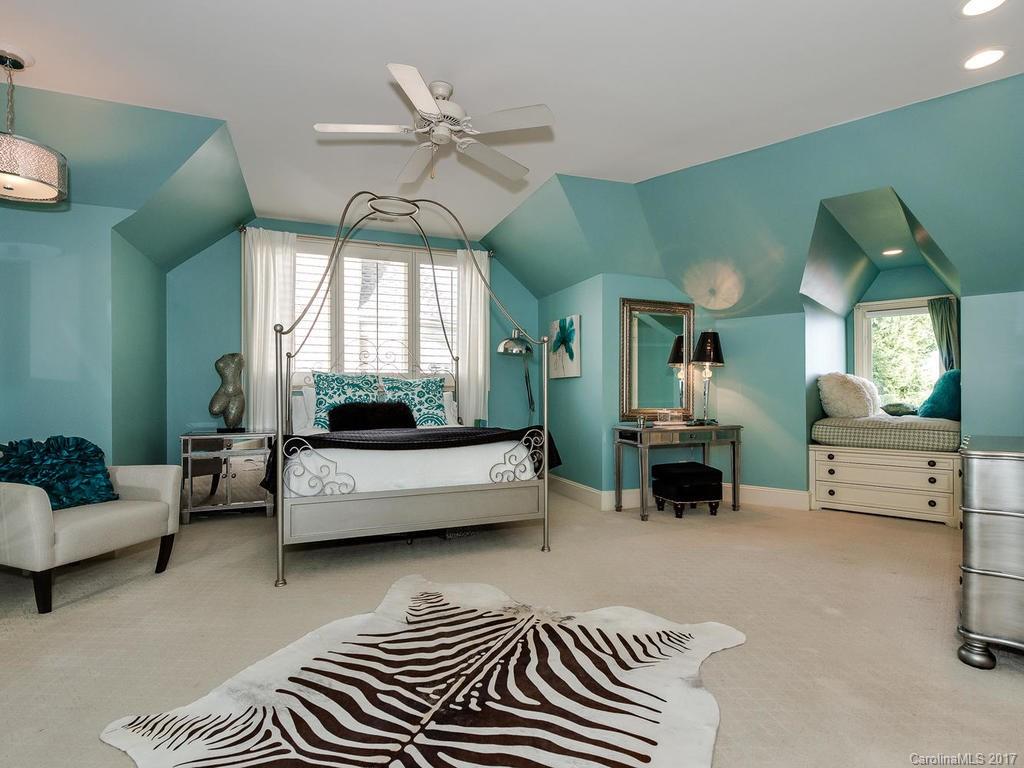 The Peninsula - Residential