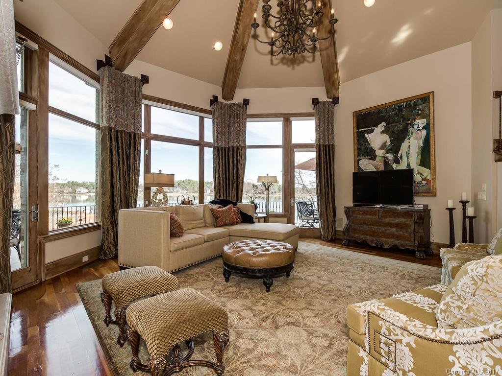 The Peninsula - Residential