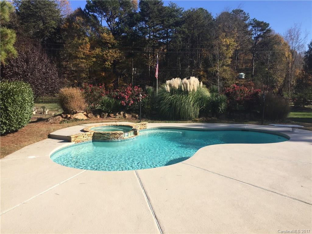 Queens Cove - Residential