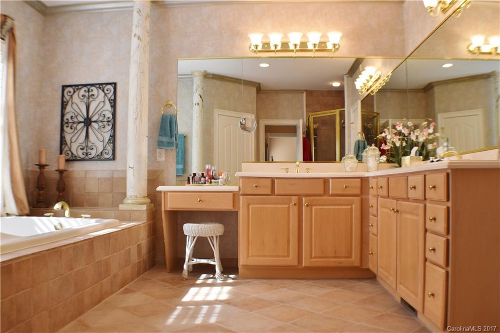 Queens Cove - Residential