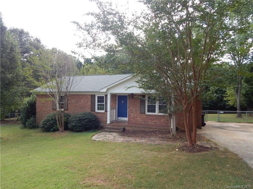 Move in ready 3 bed/2 bath brick ranch with deck and fenced yard in great location right off Ebenezer Road.