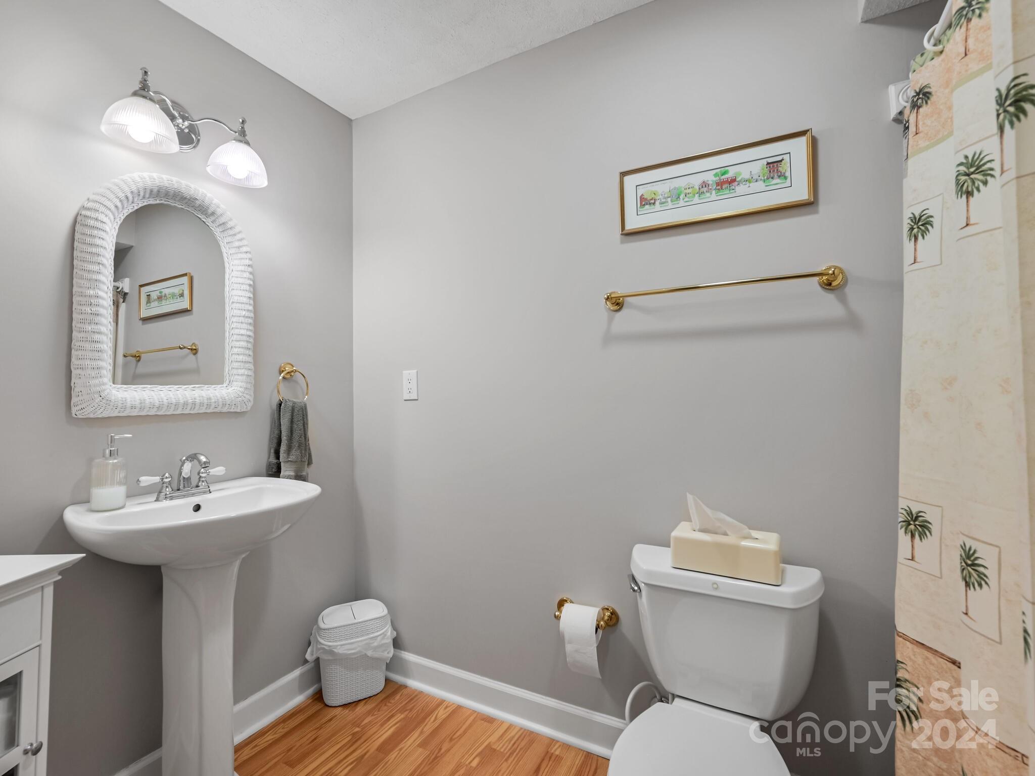 Old Applewood Hollow - Residential