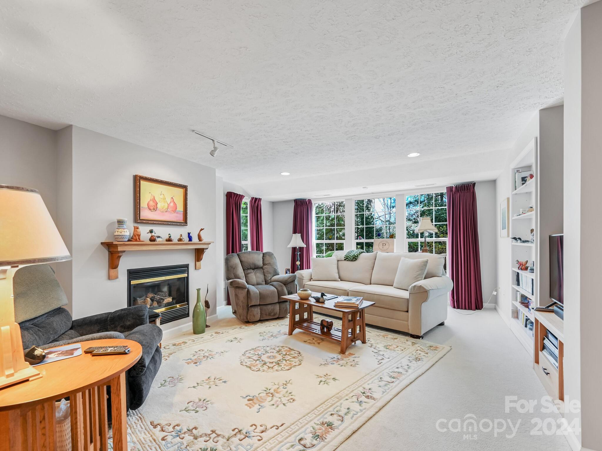 Old Applewood Hollow - Residential