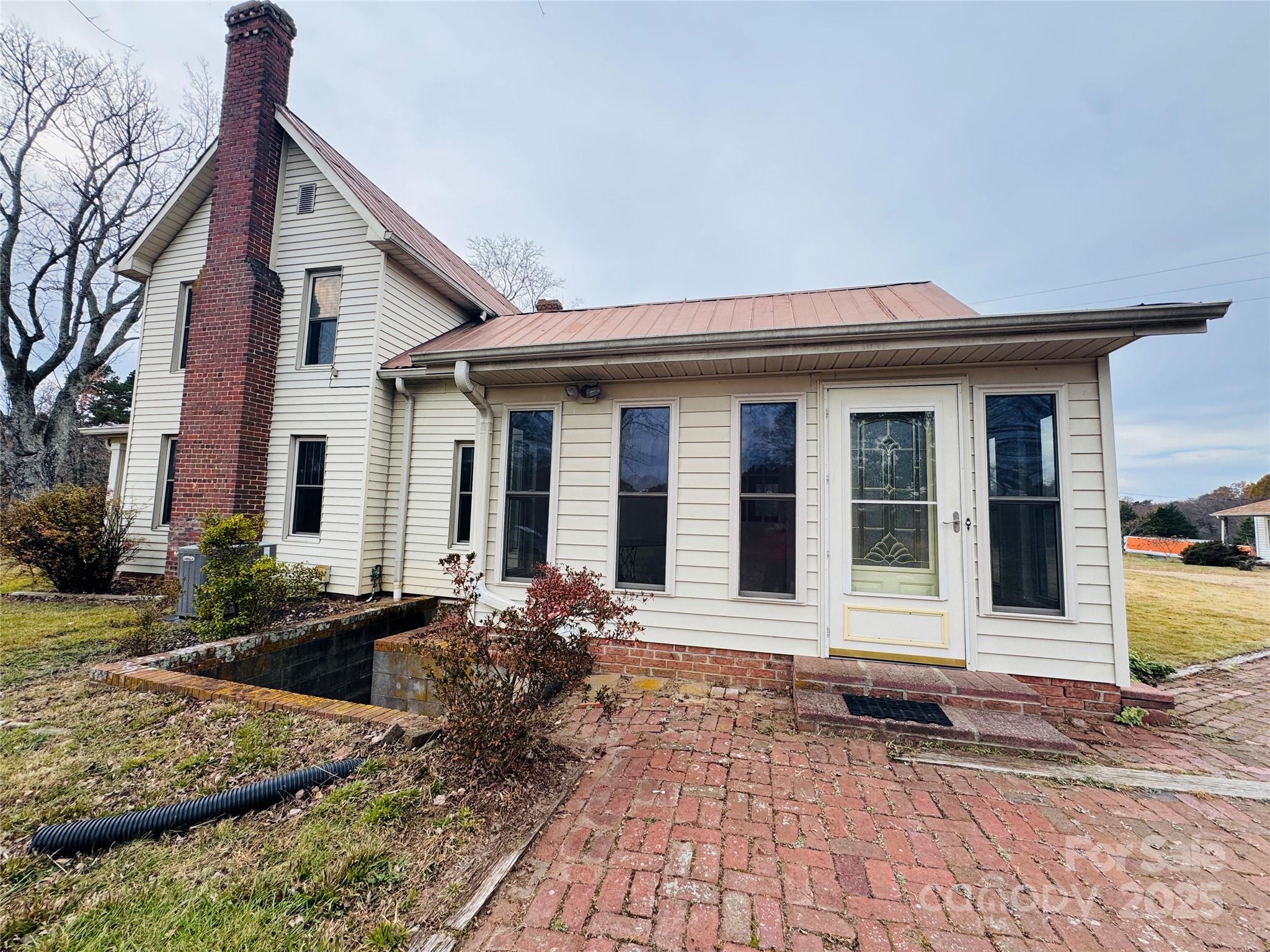 9143 S NC Highway 150 Highway