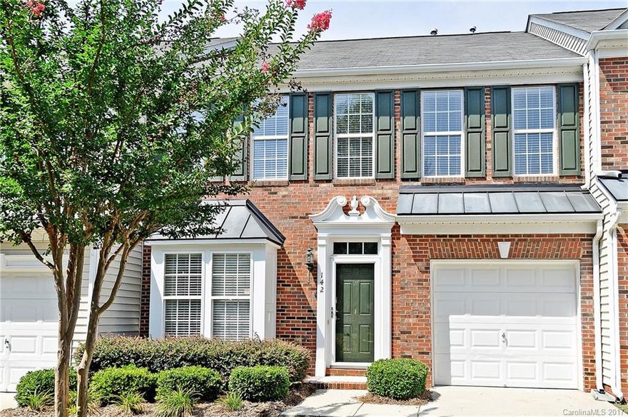 MOVE-IN READY! Beautiful, bright, low maintenance 3 bed 2.5 bath town home with 1 car attached garage. This unit features brand new paint, brand new flooring, brand new carpet, solid surface counters w/tile back splash, 42" cabinets, tiled baths, maintenance free fenced backyard, gentlemen height vanities, dual walk-in master bedroom closets, garden tub, surround sound, gas fireplace & more. One Year Home Warranty. Convenient to 77, shopping and schools.