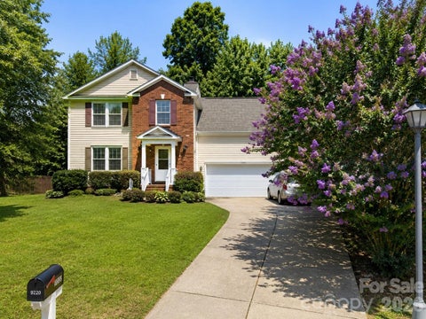 Photo of 9220 Garnet Field Court, Charlotte, NC 28269 (MLS # 4407211)