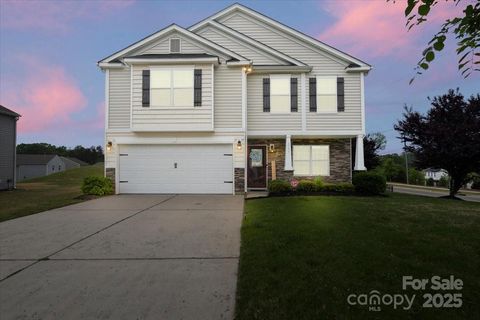 2739 Golden Rose Lane Charlotte NC 28216