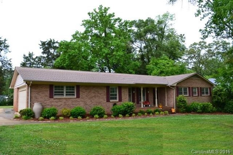 Gorgeous brick ranch sitting on a large lot! Beautiful home has been totally updated! Formal living room and dining room, granite kitchen! Large great room with fireplace. 4 bedrooms, jack and jill baths, beautiful hardwood, ceramic tile. Large outdoor area includes screen porch and deck. A must see!