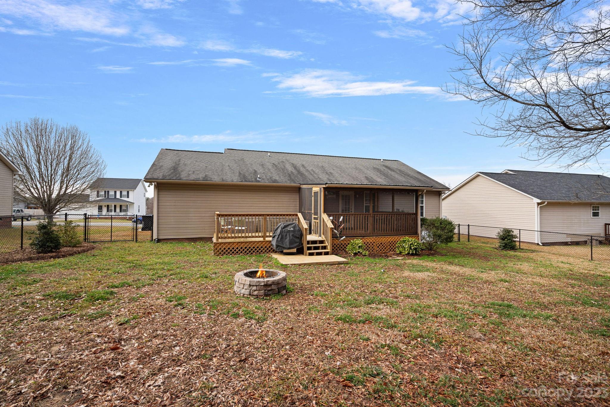 Raccoon Hollow - Residential