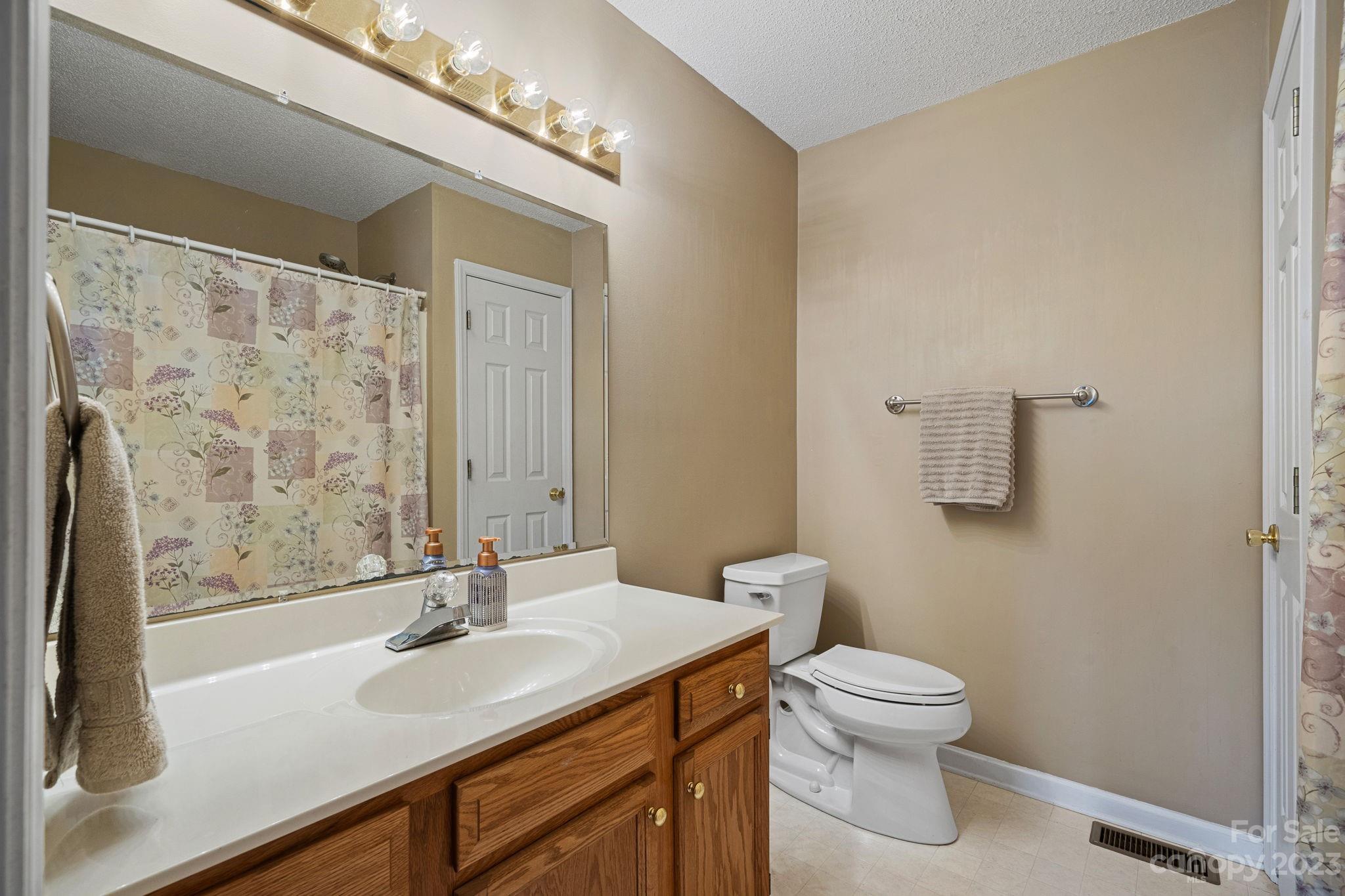 Raccoon Hollow - Residential