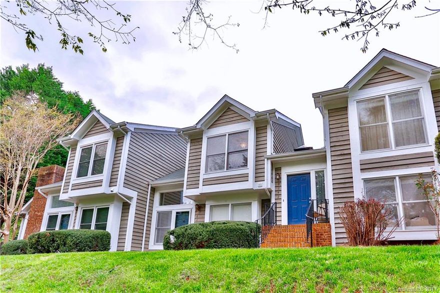 Beautiful condo in the sought after Gates at Quail Hollow Complex! Many updates throughout including granite counter tops and stainless appliances in kitchen, Bamboo wood flooring throughout the home, fireplace in living room and a private fenced patio. This condo is just minutes to South Park, shopping and Ballantyne. Easily walk to Shopping, Dining and Entertainment!