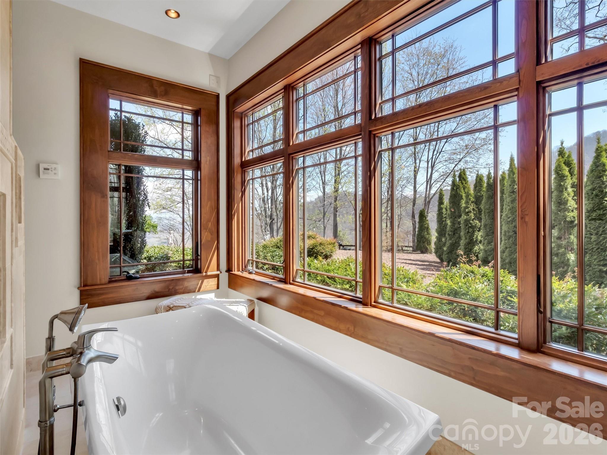 SANCTUARY COVE - Residential