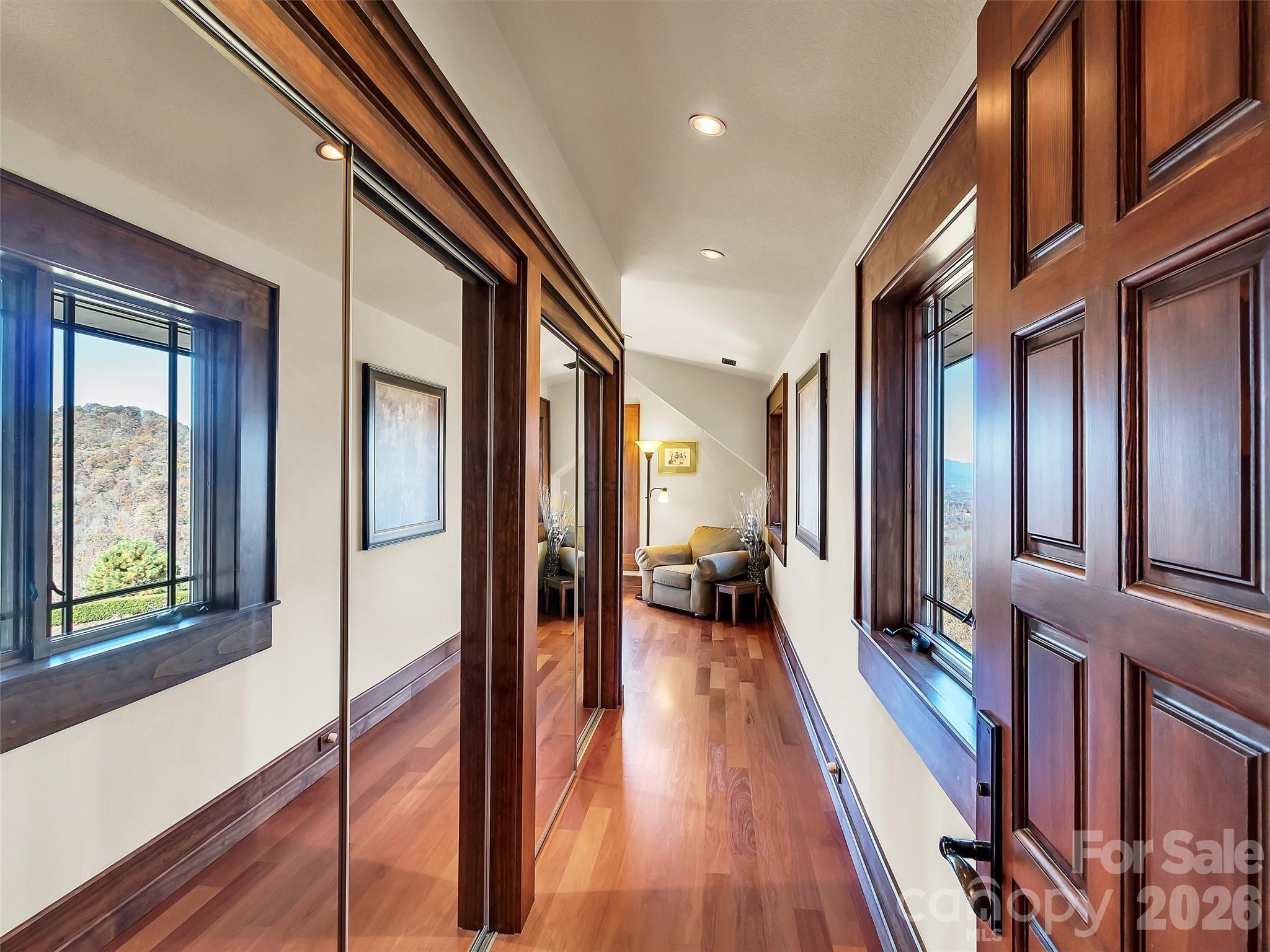 SANCTUARY COVE - Residential
