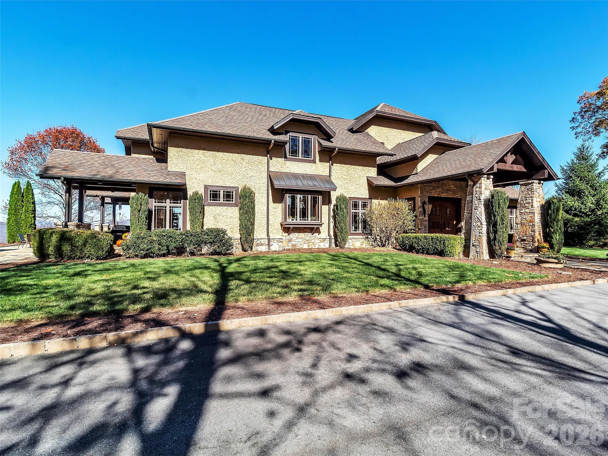 SANCTUARY COVE - Residential
