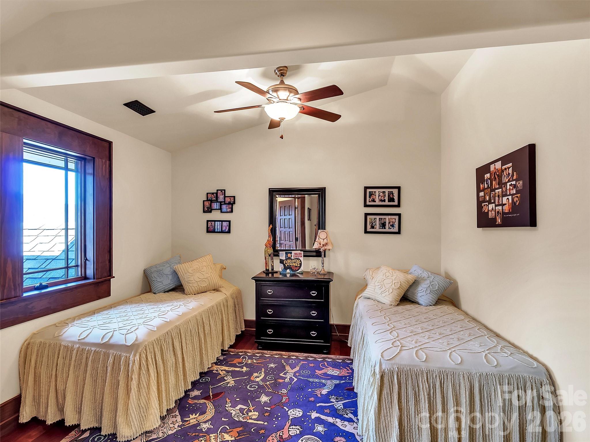 SANCTUARY COVE - Residential