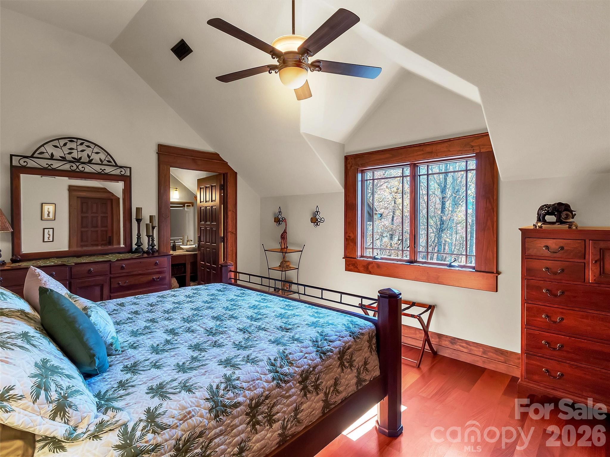 SANCTUARY COVE - Residential
