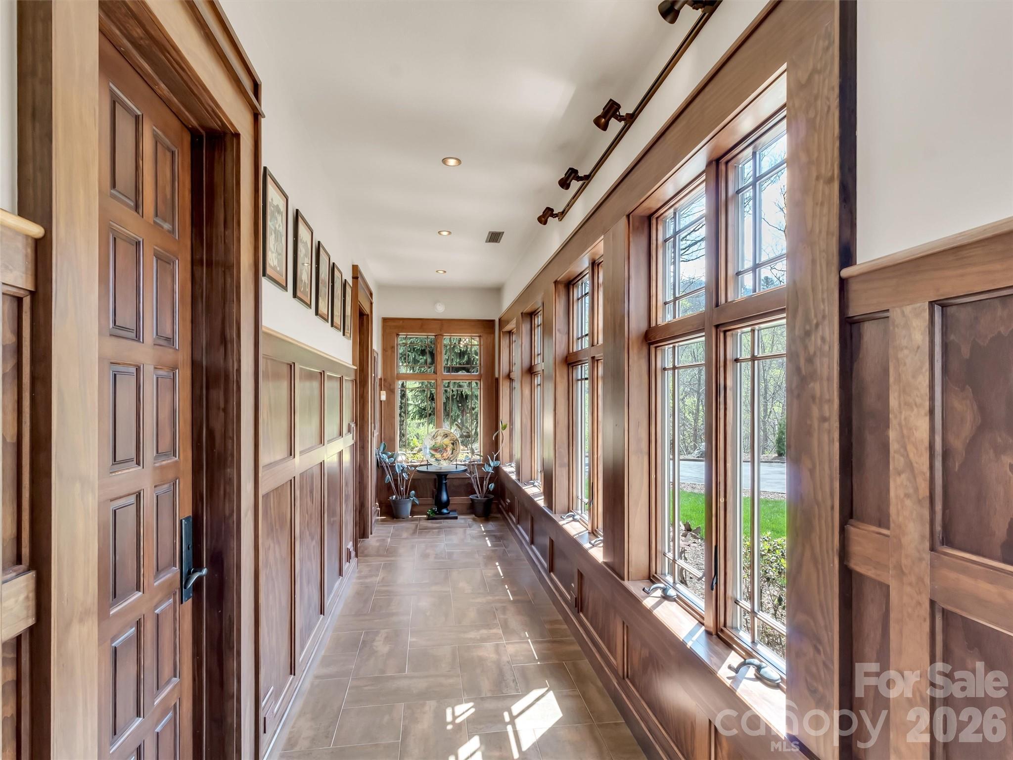 SANCTUARY COVE - Residential