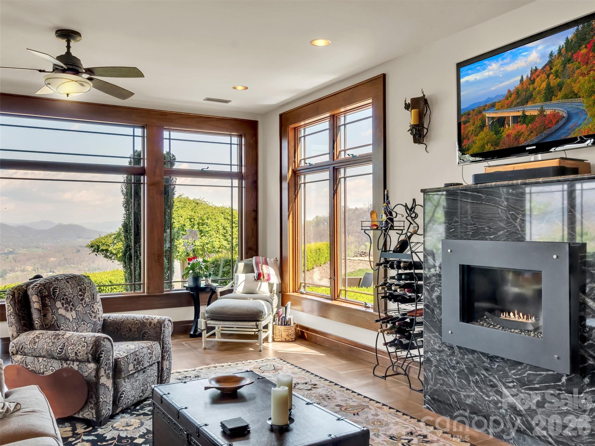 SANCTUARY COVE - Residential