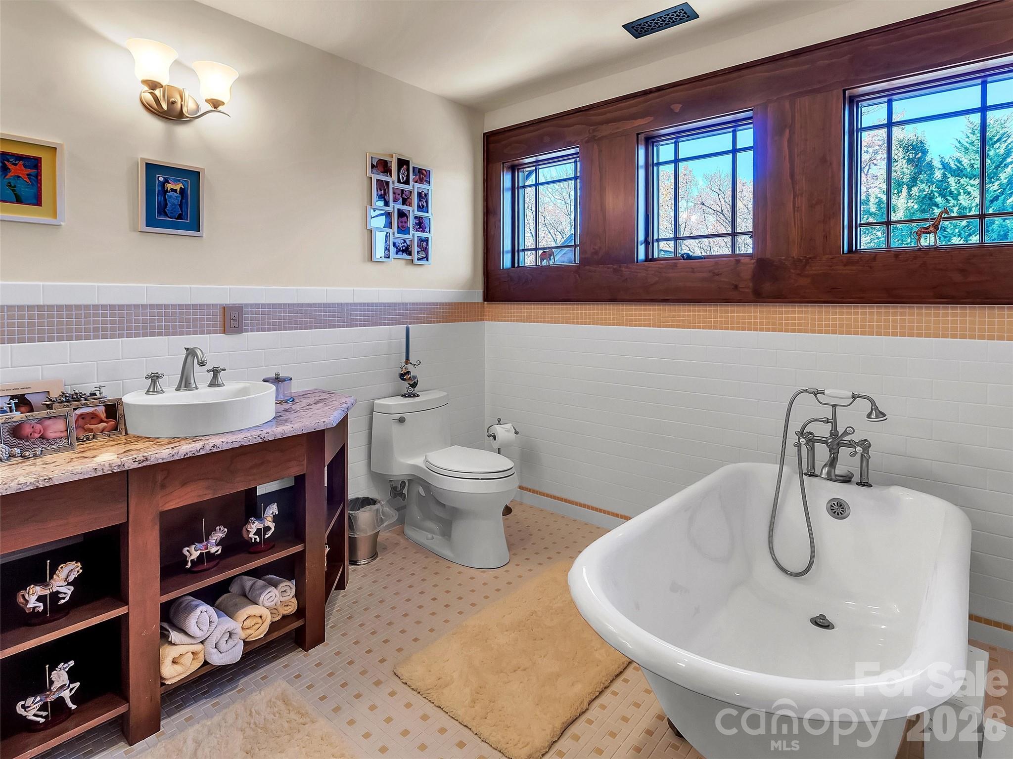SANCTUARY COVE - Residential