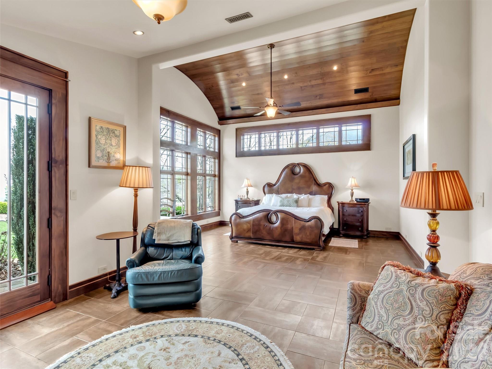 SANCTUARY COVE - Residential