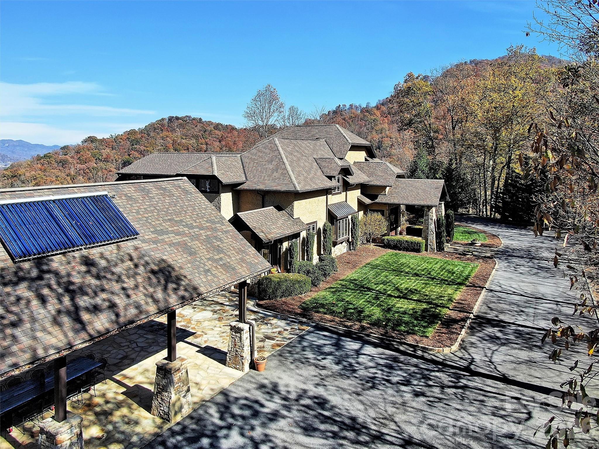 SANCTUARY COVE - Residential