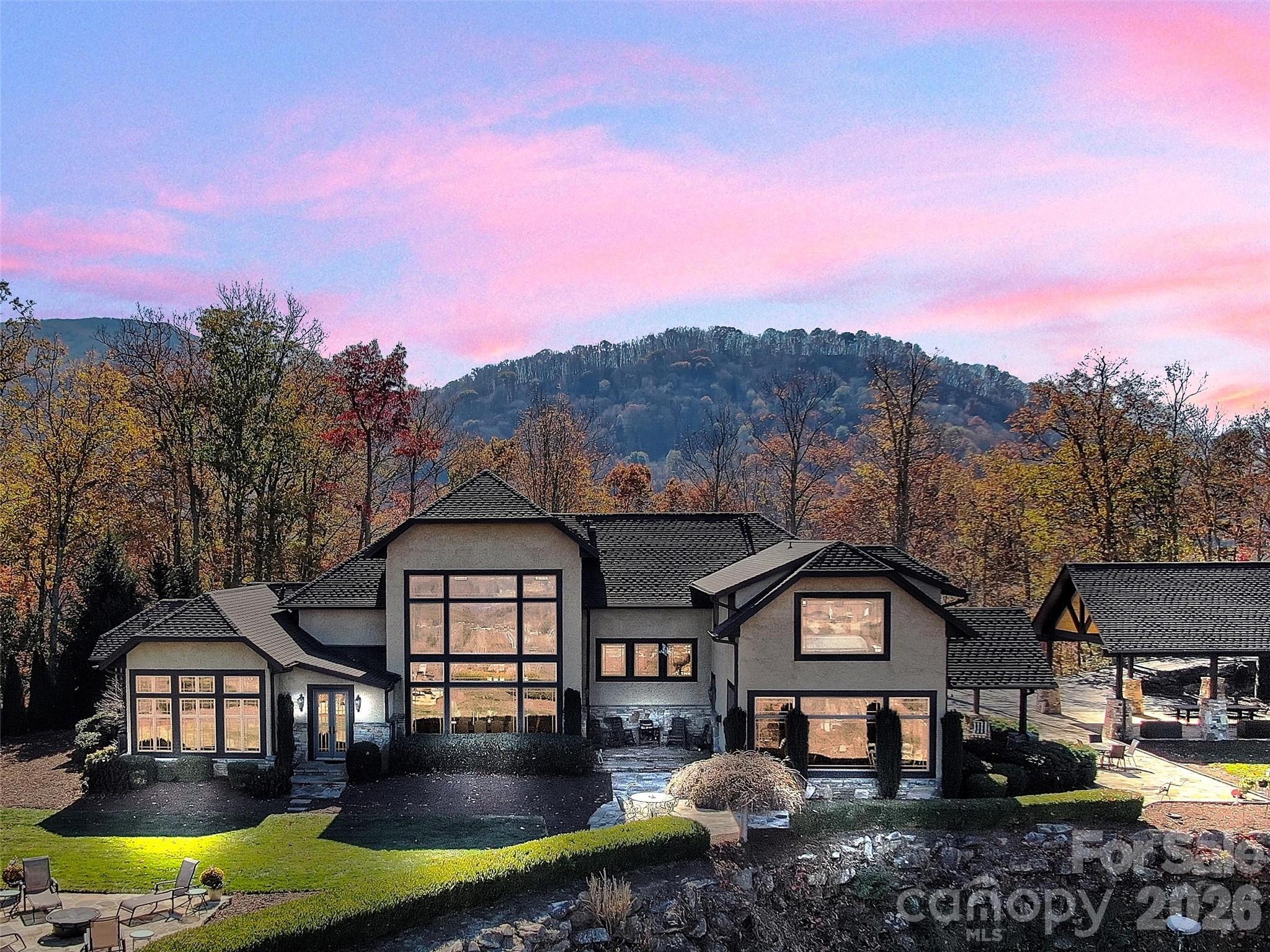 SANCTUARY COVE - Residential