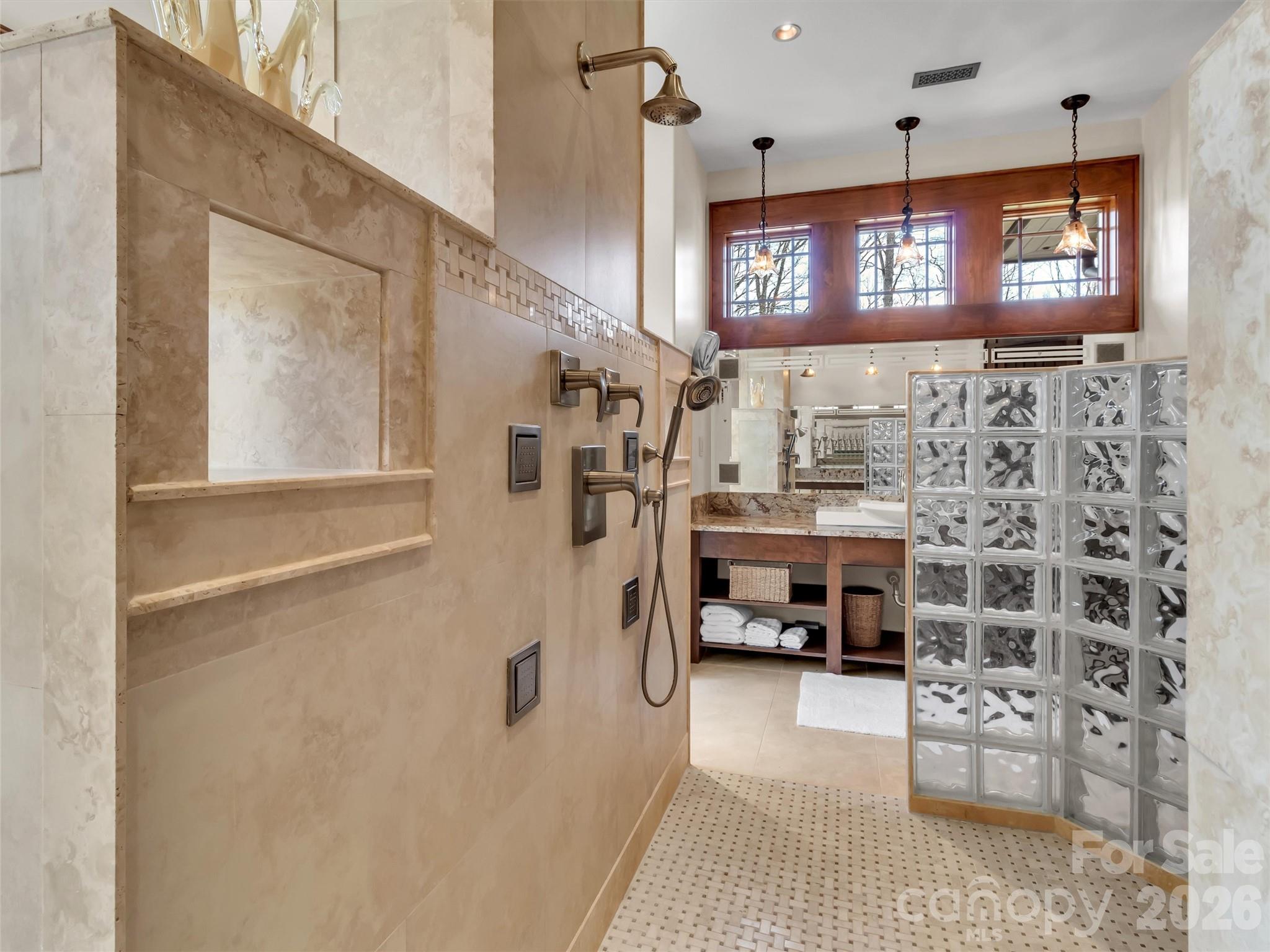 SANCTUARY COVE - Residential