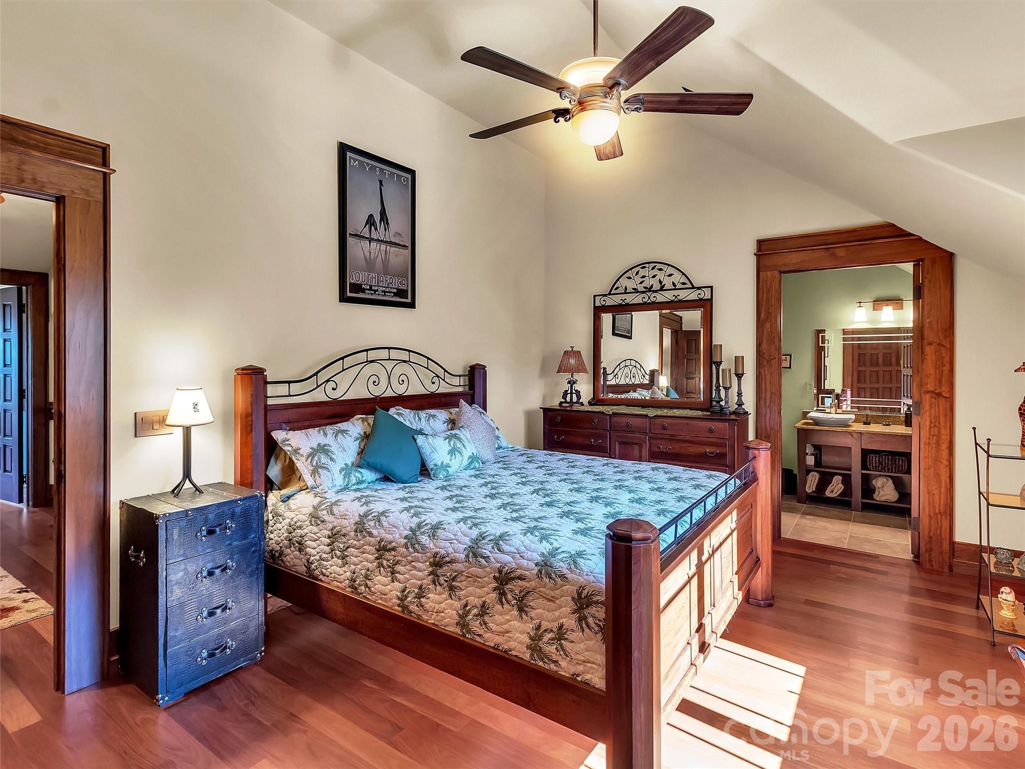 SANCTUARY COVE - Residential