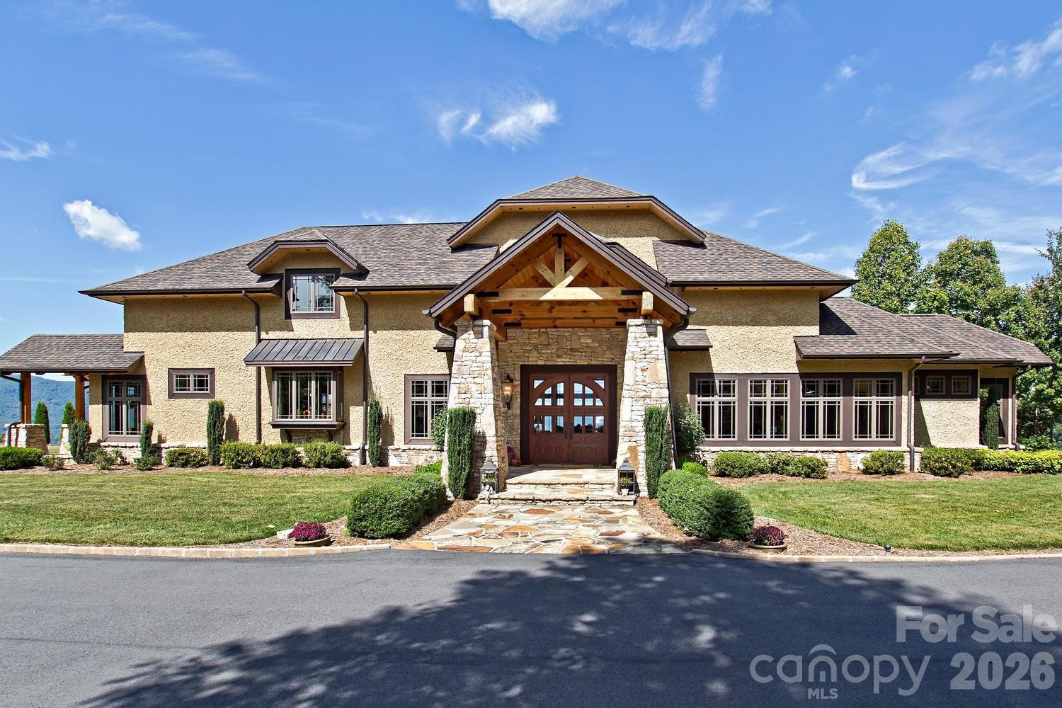 SANCTUARY COVE - Residential