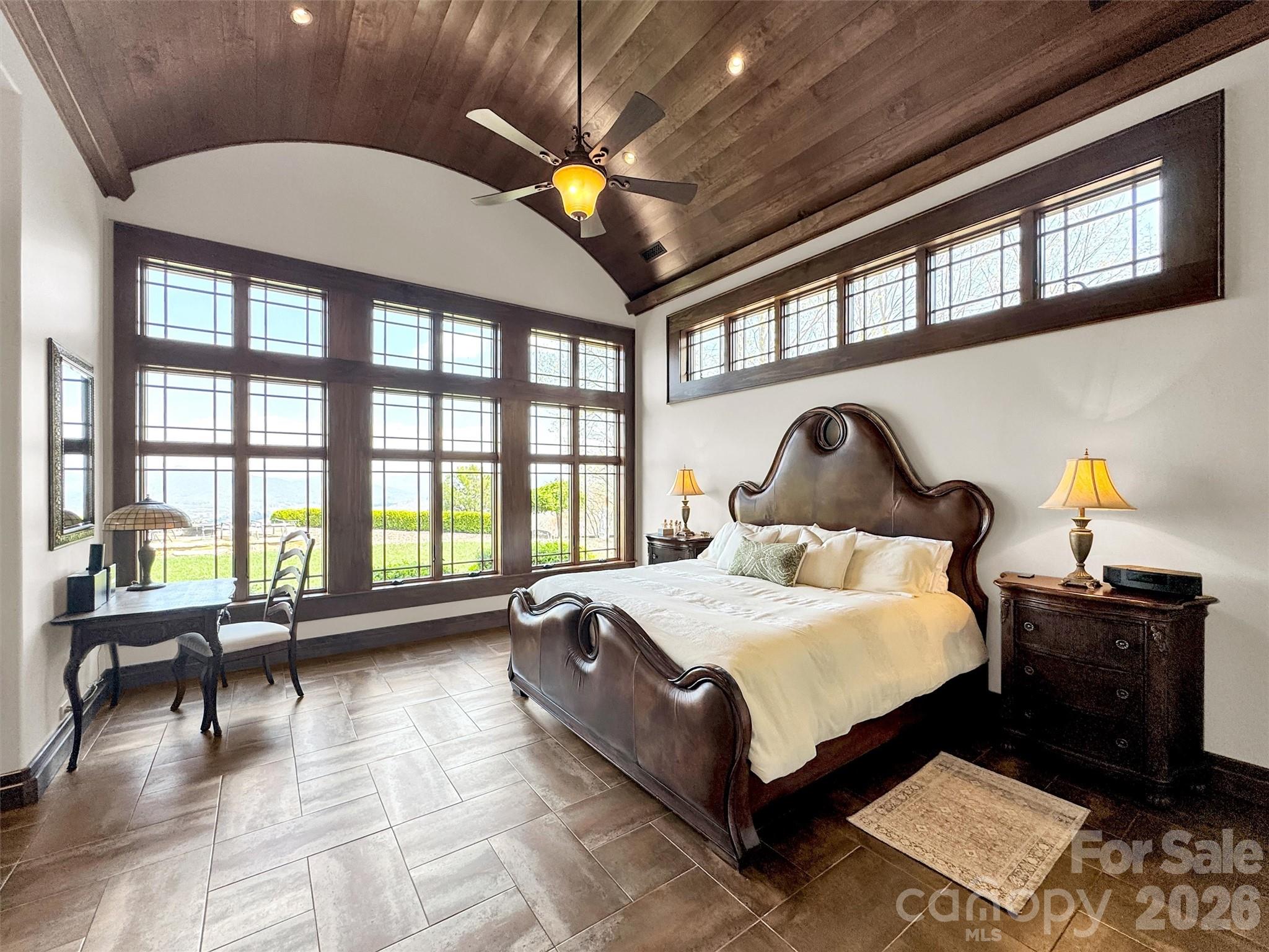 SANCTUARY COVE - Residential
