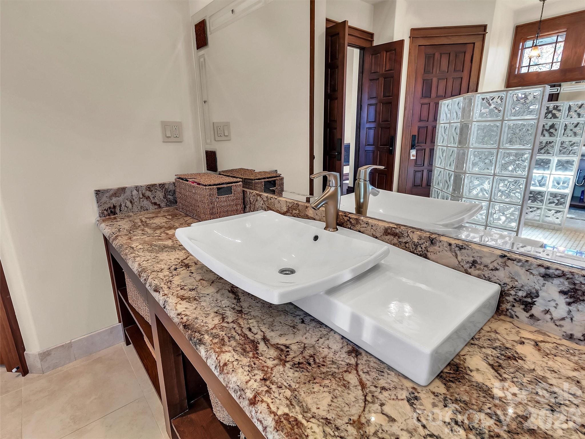 SANCTUARY COVE - Residential
