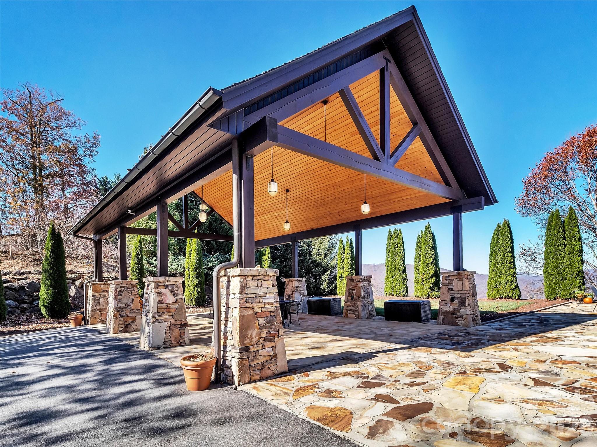 SANCTUARY COVE - Residential
