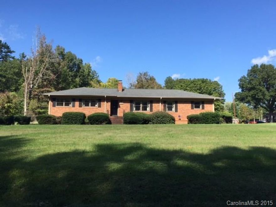 NICE ALL-BRICK RANCH IN WELL ESTABLISHED NEIGHBORHOOD.  Home needs some updating but has a open concept floor plan that your buyers will love.  Large FENCED back yard.  Storage Building/Workshop that has power.  Great little community that is tucked away, but only about 10 minutes from downtown Charlotte and Northlake Mall, which has lots of shopping and restaurants.