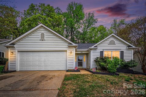 Photo of 5806 Pennycross Lane, Charlotte, NC 28216 (MLS # 4363678)