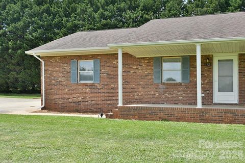 Photo of 152 Glen Gar Drive, Lincolnton, NC 28092 (MLS # 4382362)